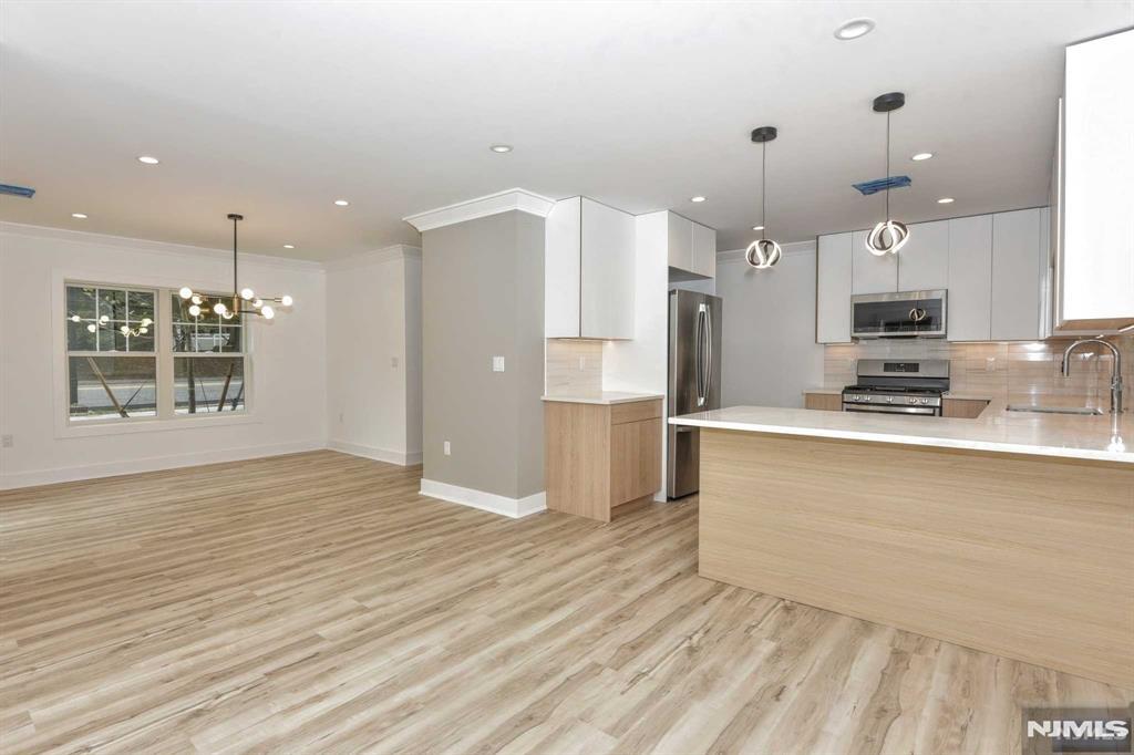 EAT IN KITCHEN-LIVING AREA - 234 Rivervale Rd
