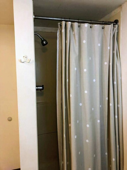 Ditto - shower stall - 804 NW 29th St