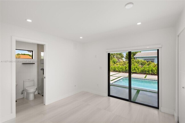 Building Photo - 6010 SW 108th Pl