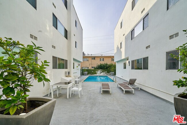 Building Photo - 425 S Willaman Dr