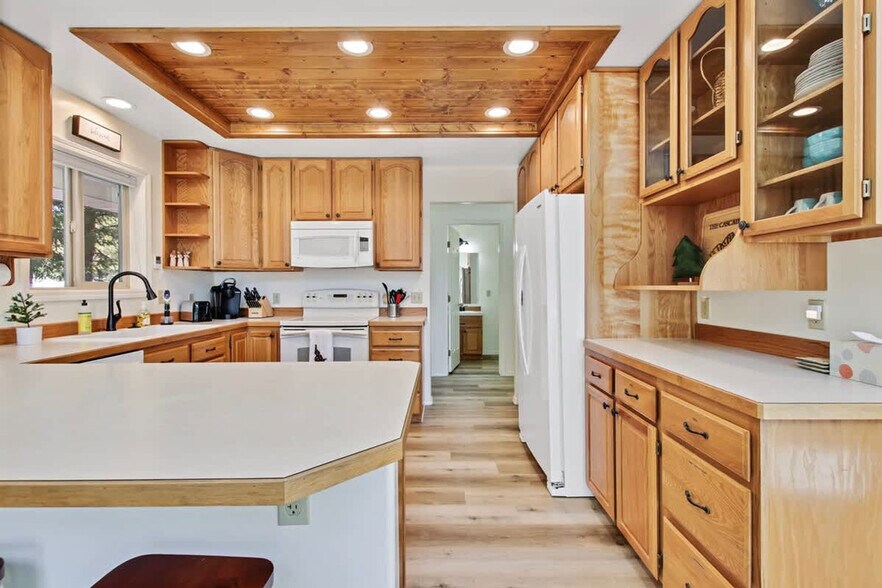 Building Photo - 1496 Pine Ridge Dr