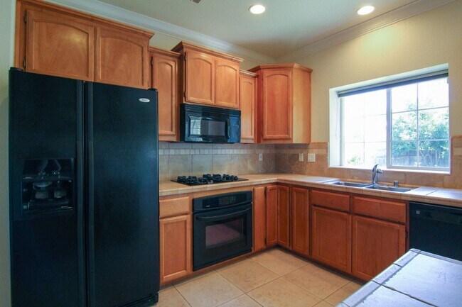 Building Photo - 4 Bedroom Mary Lake Home on Cul-De-Sac