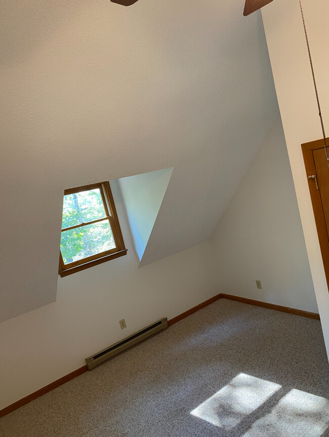 Spacious secondary bedroom (includes large closet) - 267 Whitewater Overlook