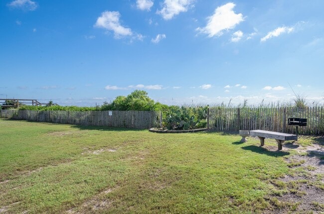 Building Photo - Sea Colony 27B @ 1311 S Lake Park Blvd