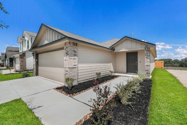 Building Photo - Redbird Ranch 4 Bedroom, 2 Bath, Internet Included, Tons of Amenities