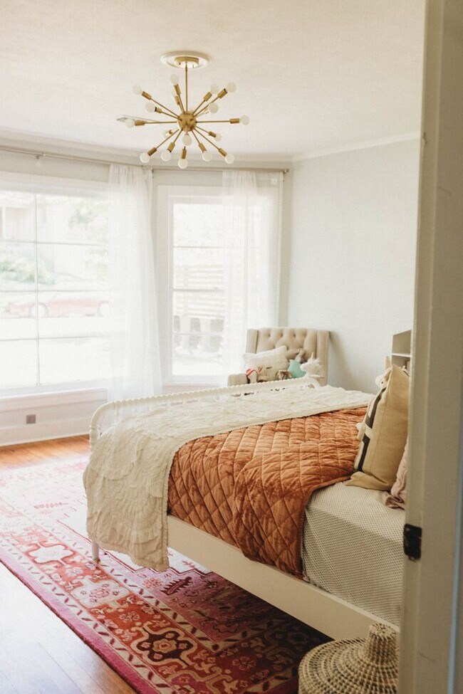 Building Photo - Cal Peggy 501 676 1758