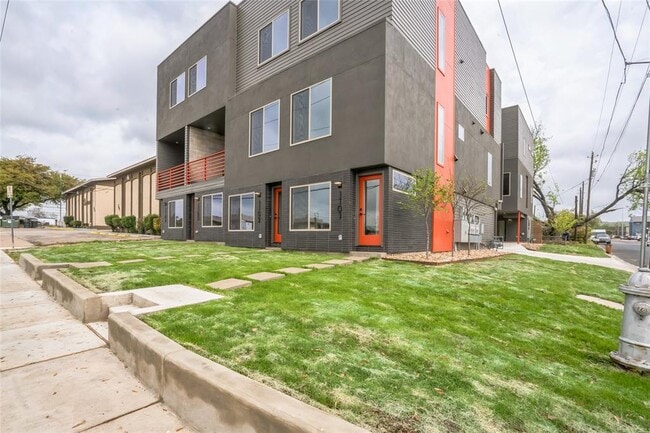 Building Photo - 700 Denson Dr
