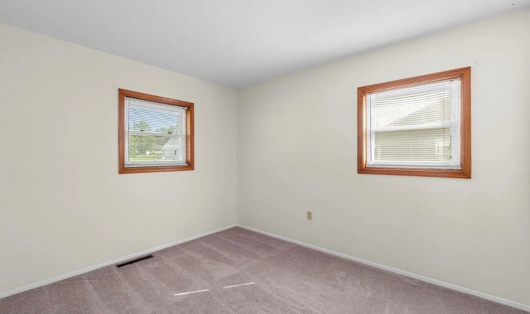 Bedroom Front - 3818 Oakleigh Dr