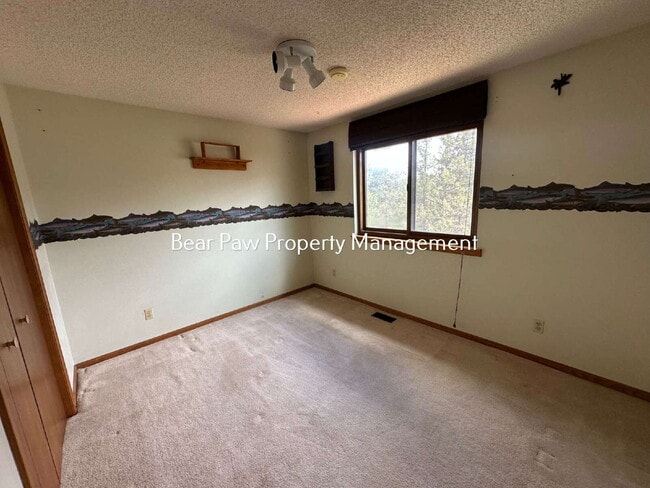 Building Photo - "Charming 3-Bedroom Retreat with 2 Full Baths in Conifer"