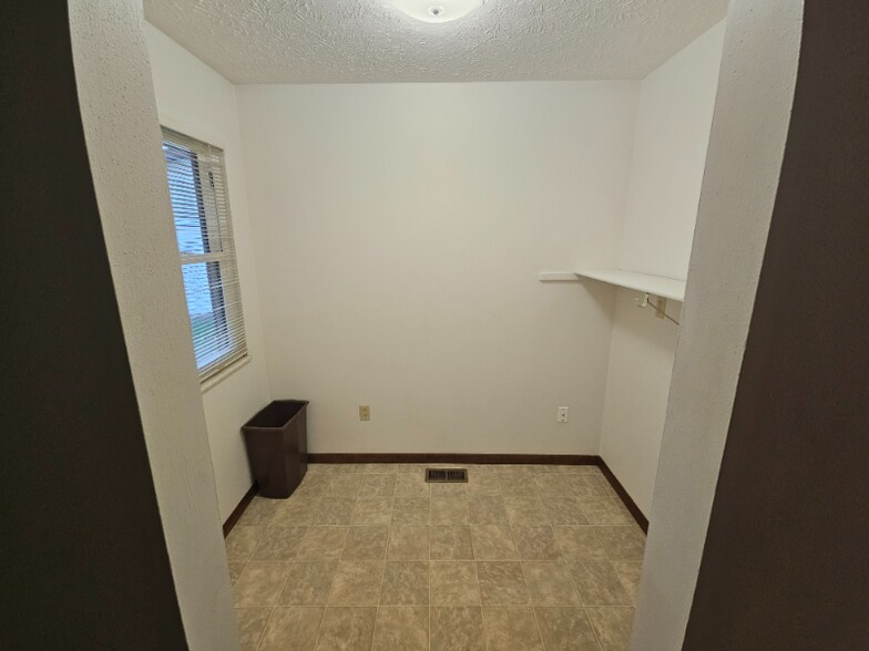 Building Photo - 1555 Vista Ridge Dr