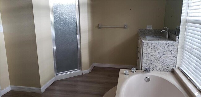 Building Photo - 494 Lake of the Woods Dr