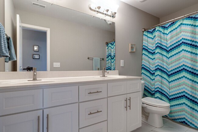 Building Photo - 4 Bedroom, 3 Bath Home w/ Backyard and 2 Car Garage