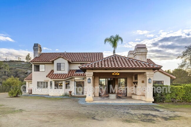 Building Photo - 493 Summerhill View