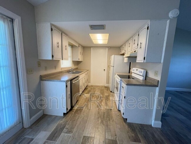 Building Photo - 1118 Greenlea Dr