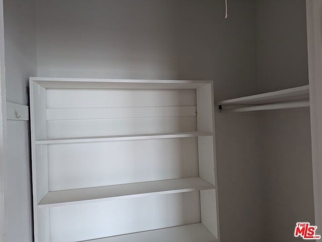 Building Photo - 634 S Gramercy Pl