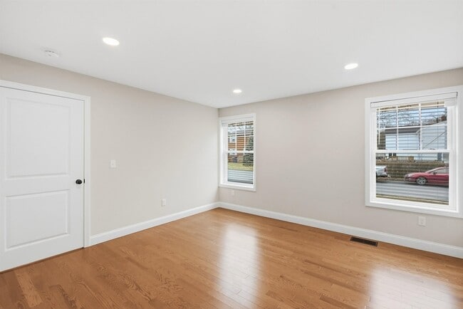 Building Photo - 24 Daytona St