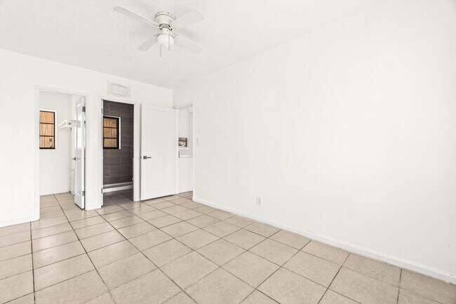 Building Photo - 211 Sunrise Ave