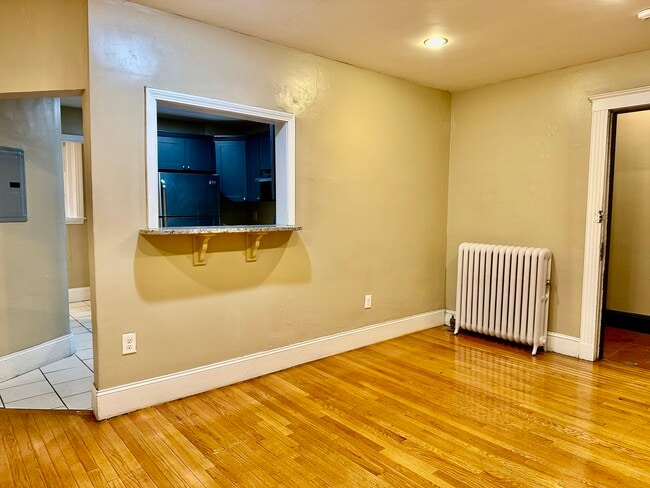 Building Photo - 74 Egmont St