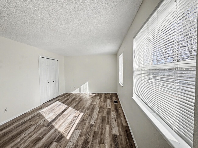 Building Photo - 14515 E Oregon Dr