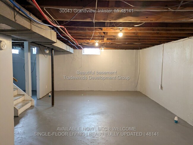 Building Photo - 30043 Grandview St