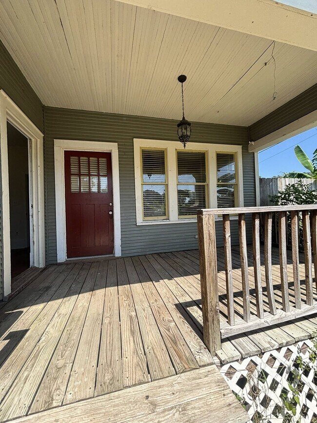 Building Photo - 113 Texas St