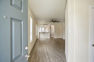 Building Photo - 29880 Dovetail Blf Ln