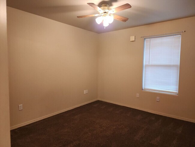 Building Photo - 3 bed 2 bath w/ garage in Ephrata