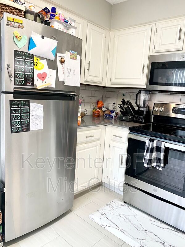 Building Photo - 2623 Piedras Dr