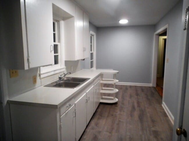 Building Photo - 820 Oakdale Rd