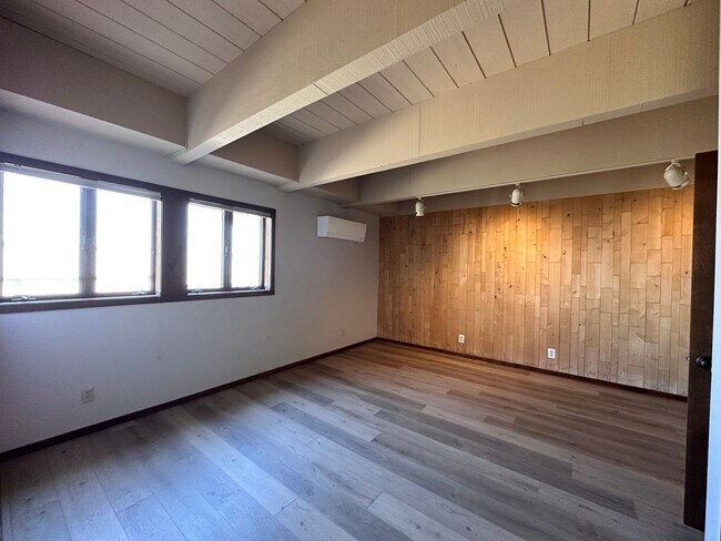 Building Photo - 10747 SW Mintken Ln