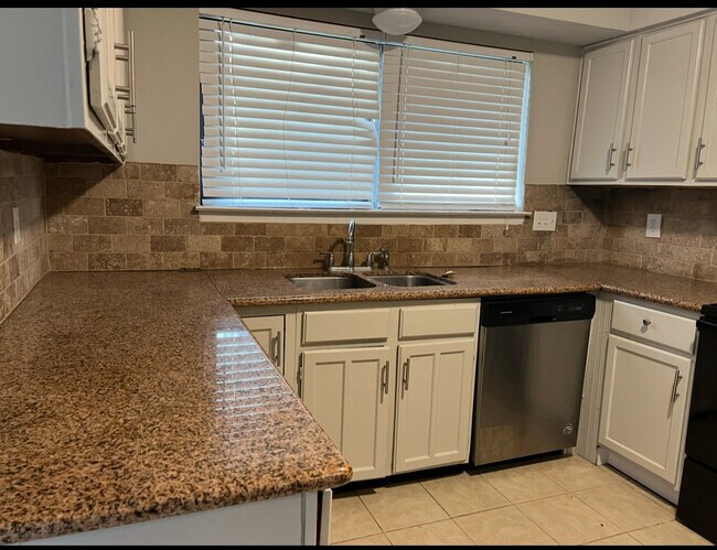 Building Photo - 20003 Rustlewood Dr