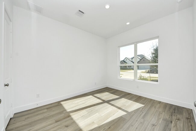 Building Photo - 31046 Vintage Crk Ln