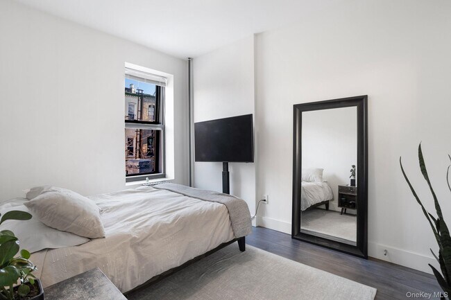 Building Photo - 16-84 Woodbine St