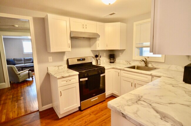 Building Photo - 47 Massasoit Ave