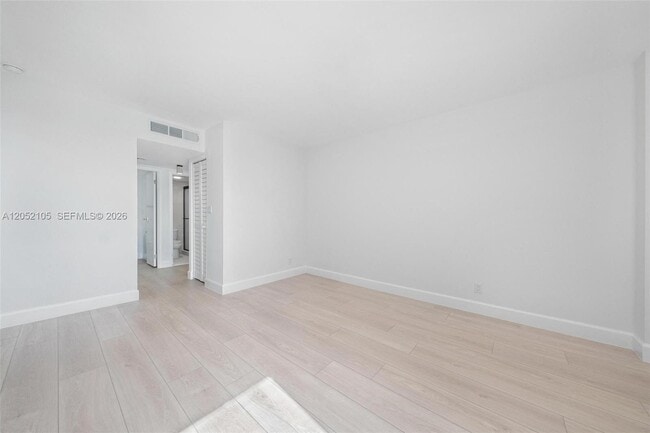 Building Photo - 20400 W Country Club Dr