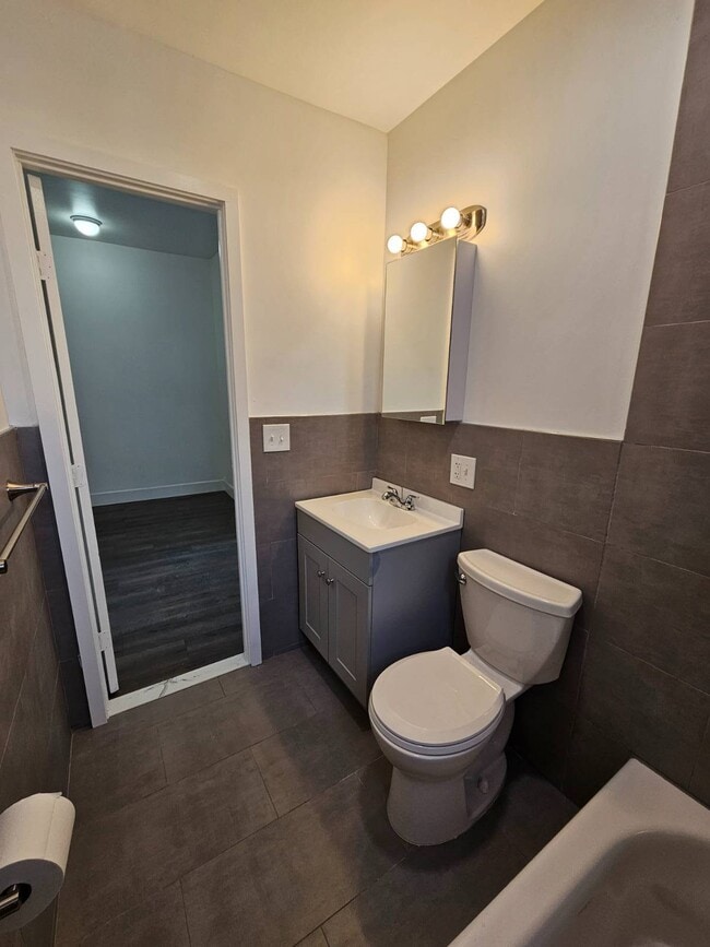 Building Photo - 312 E 26th St