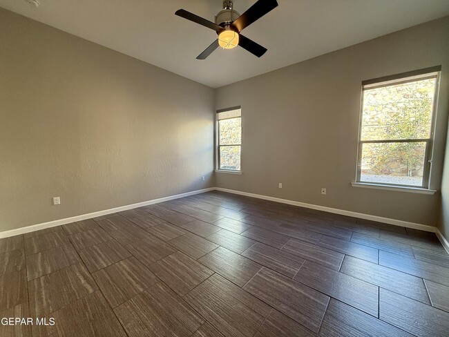 Building Photo - 1252 Desert Mirage Pl