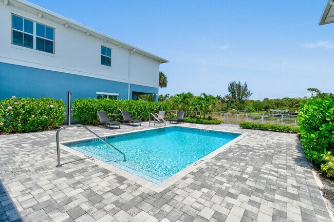 Building Photo - 4650 SE Manatee Way