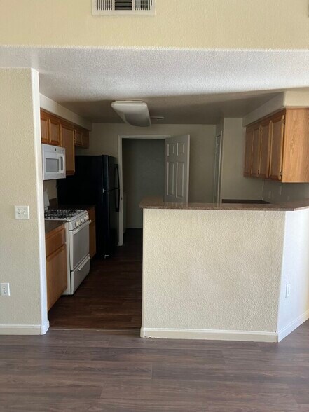 Building Photo - 10550 W Alexander Rd