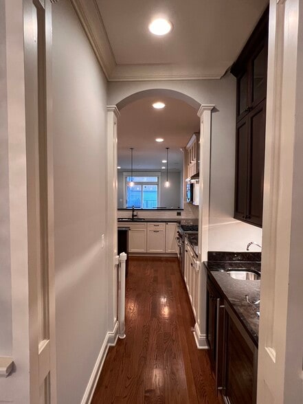 Building Photo - 2042 N Racine Ave