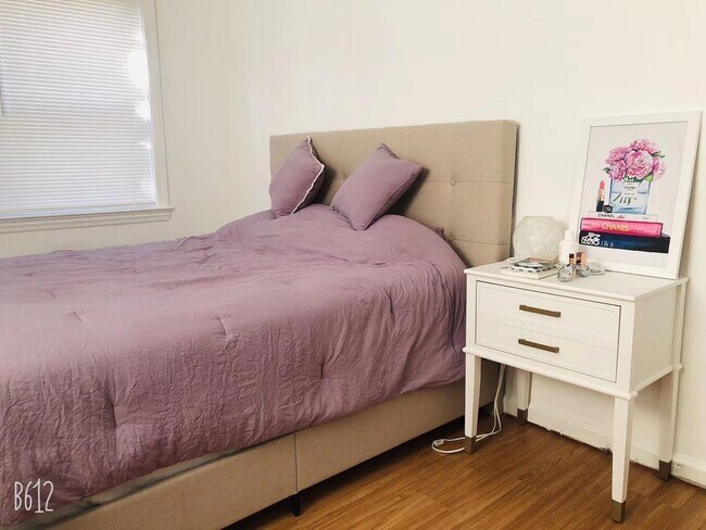 Building Photo - 418 Main St