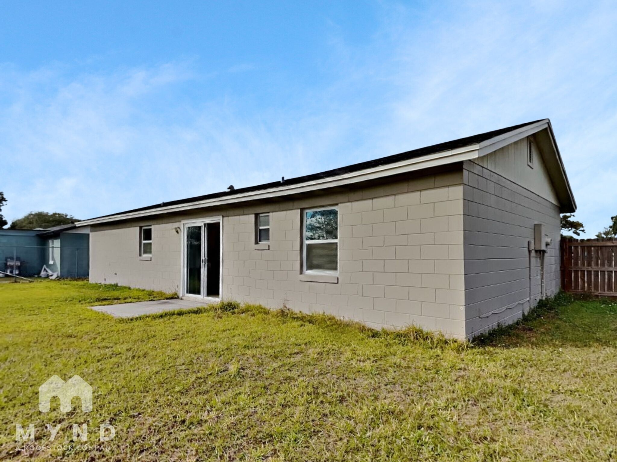 Building Photo - 628 Royal Palm Dr