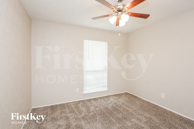 Building Photo - 1316 Royal Oak Dr