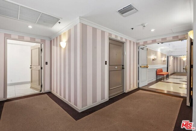 Building Photo - 10660 Wilshire Blvd