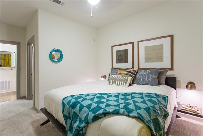 Building Photo - 1102 S Lamar Blvd