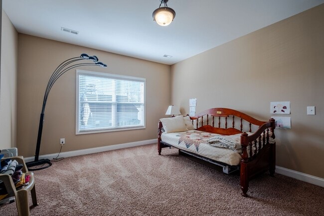 Building Photo - 5773 Highland Grove Dr