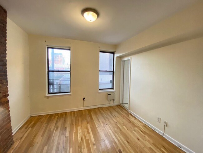 Building Photo - 276 1st St