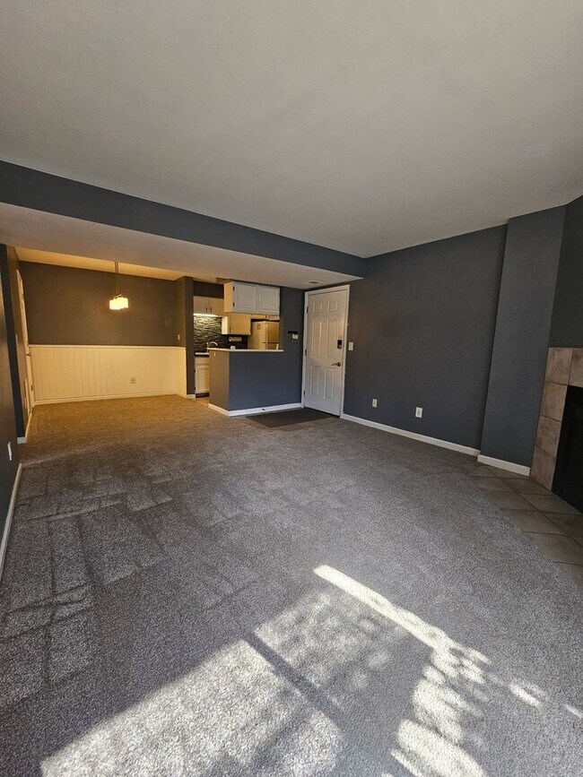 Building Photo - Cozy Garden Level Condo in Boulder