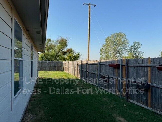 Building Photo - 500 Brookbank Dr