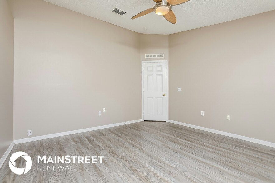 Building Photo - 977 Vanderbilt Dr
